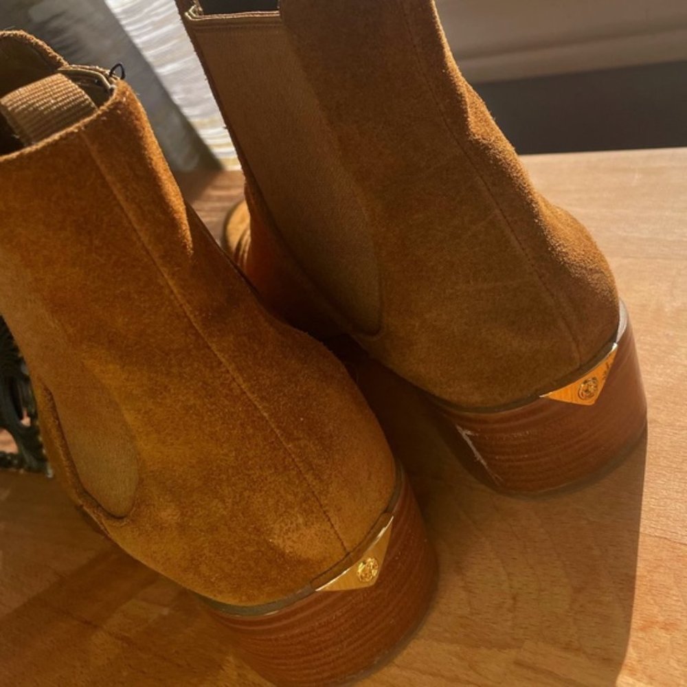 Michael Kors Lottie suede ankle boots in Amber colour, size 8.5 - Picture 5 of 6